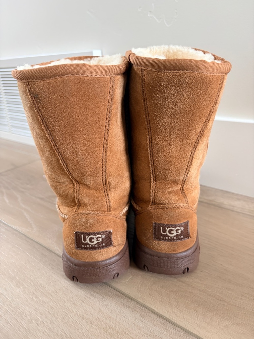 UGG Ultimate Short 5275 Chestnut Suede Sheepskin Boots Women’s 7 - Picture 4 of 5